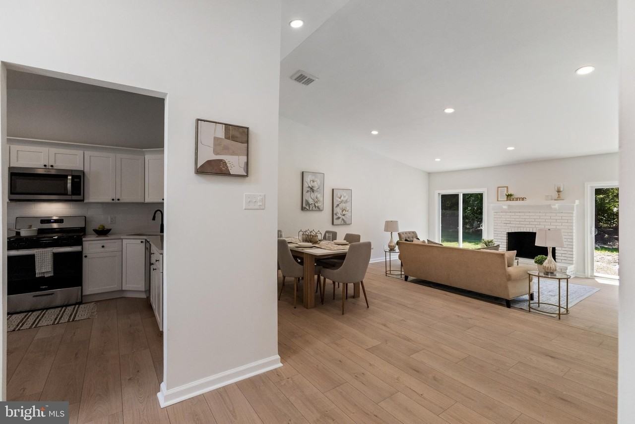 1004 Jonathan Ln - Photo 4 of 21