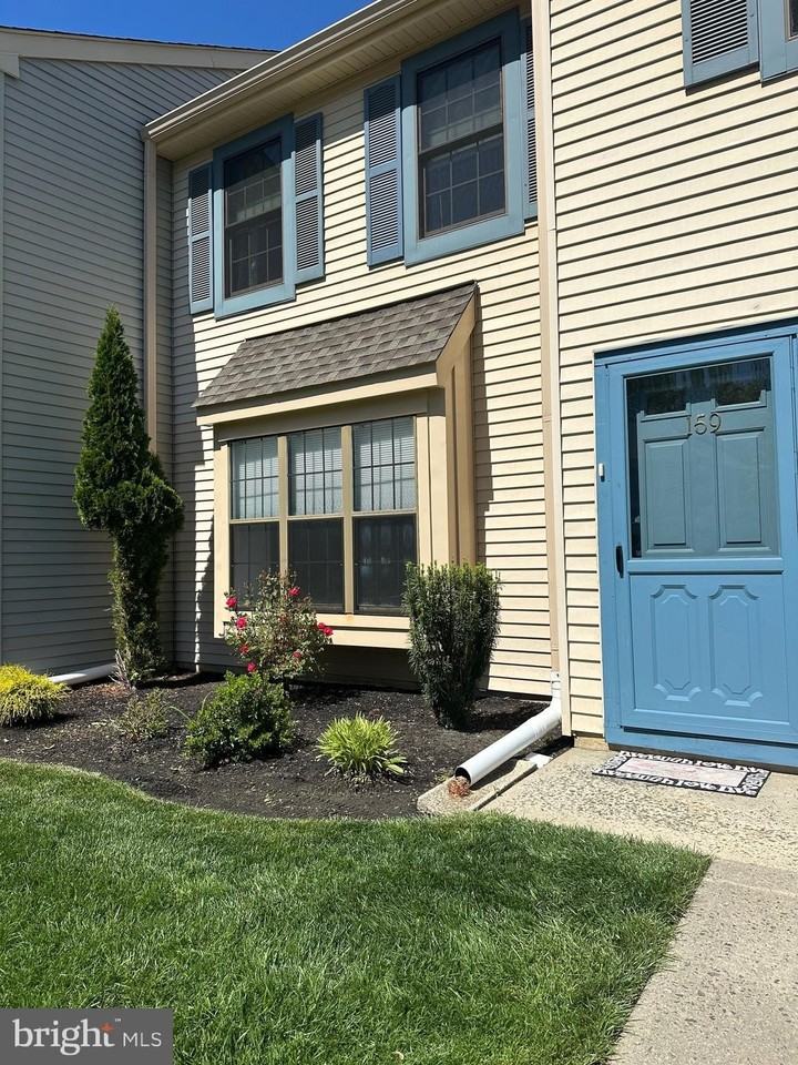 159 Wyndham Pl - Photo 4 of 30