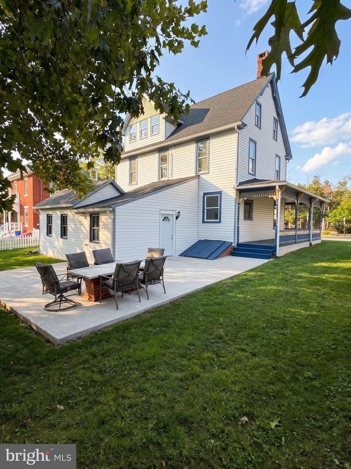 412 Carlisle St - Photo 3 of 28