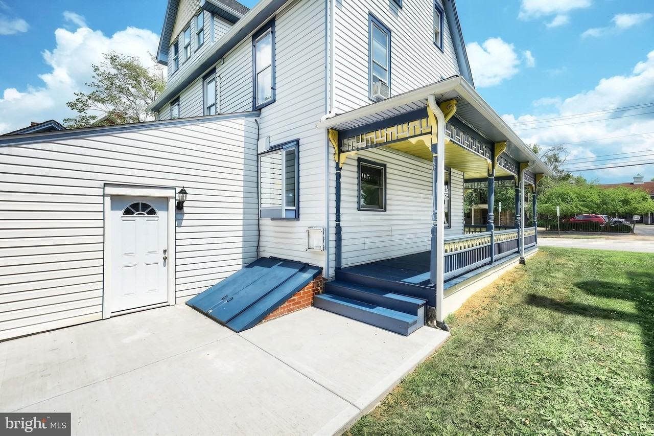 412 Carlisle St - Photo 4 of 28