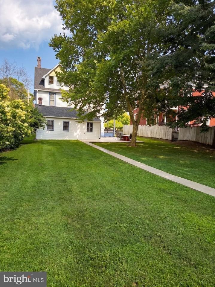 412 Carlisle St - Photo 5 of 28