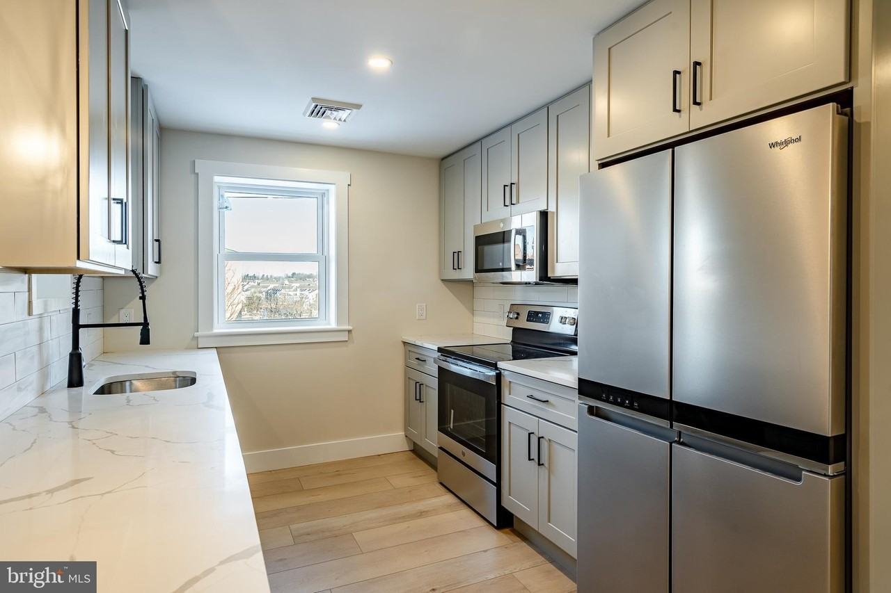530 Washington Ave #6 - Photo 2 of 24