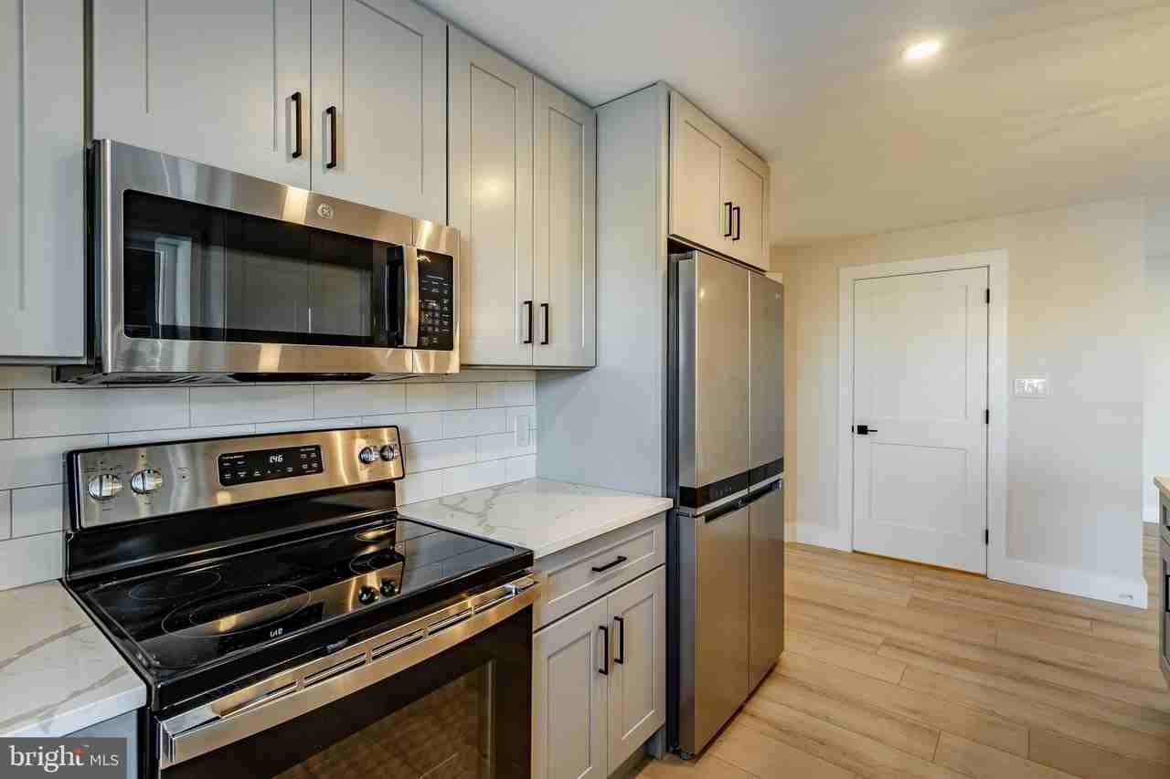 530 Washington Ave #6 - Photo 3 of 24