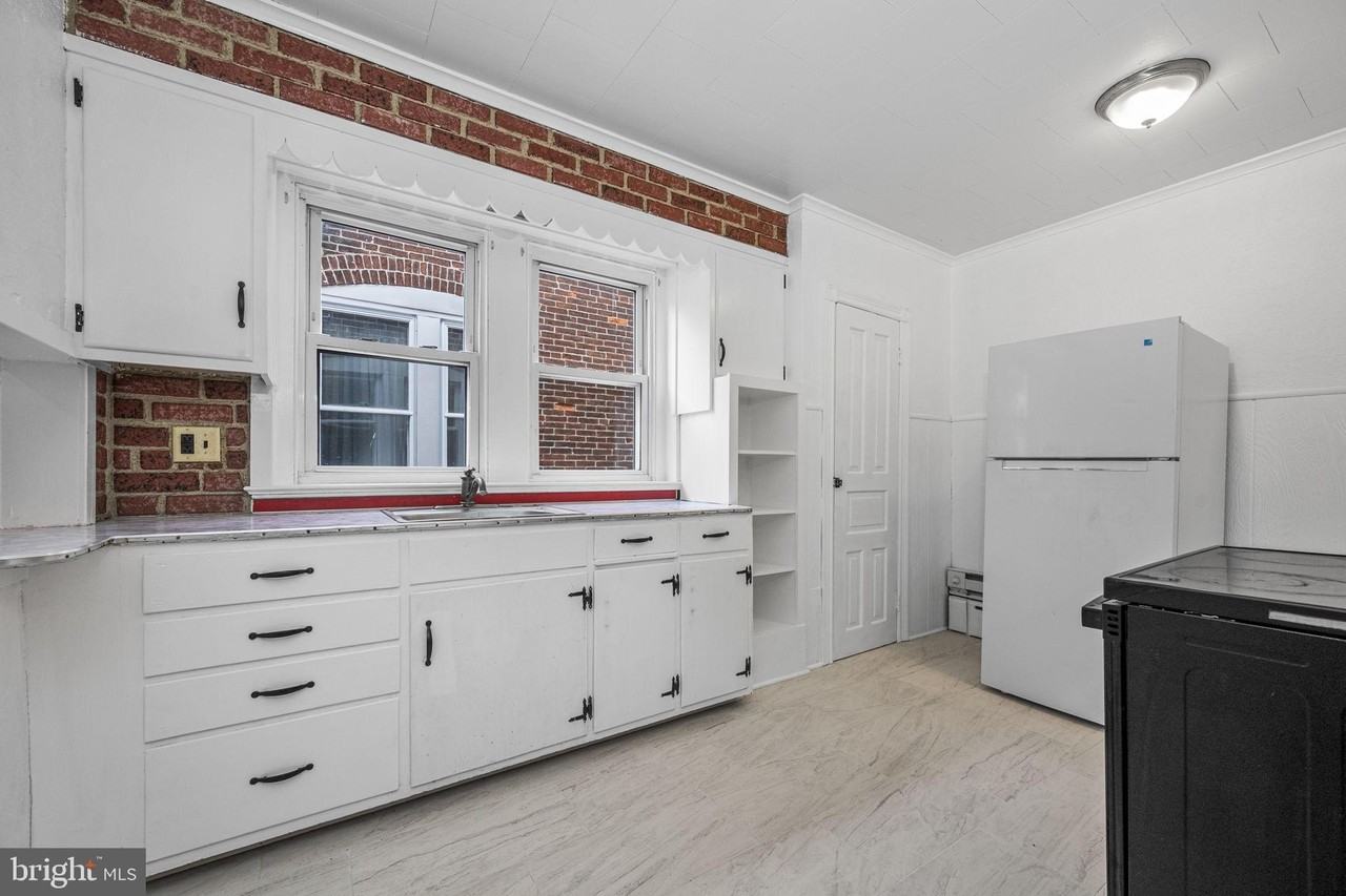 23 E 2nd St #2 - Photo 4 of 16