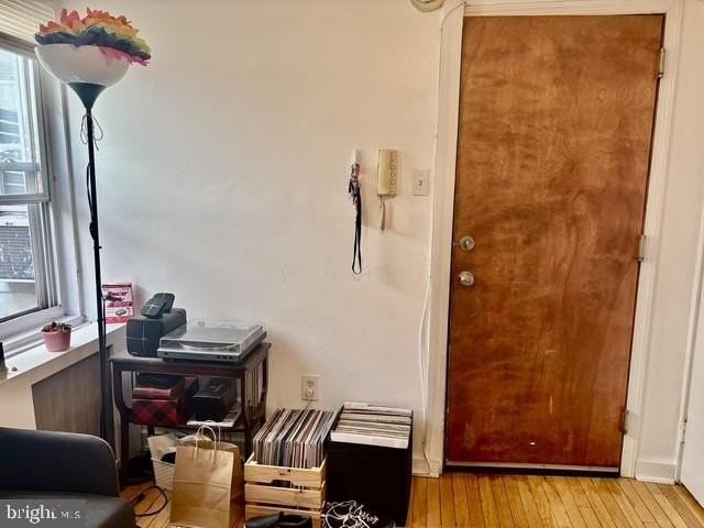 1930 Bainbridge St #1R - Photo 7 of 12