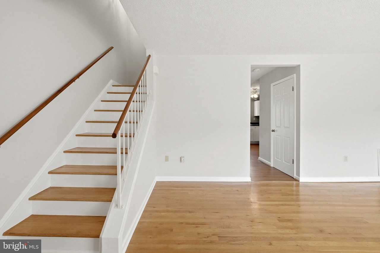 504 Tudor Dr - Photo 4 of 28