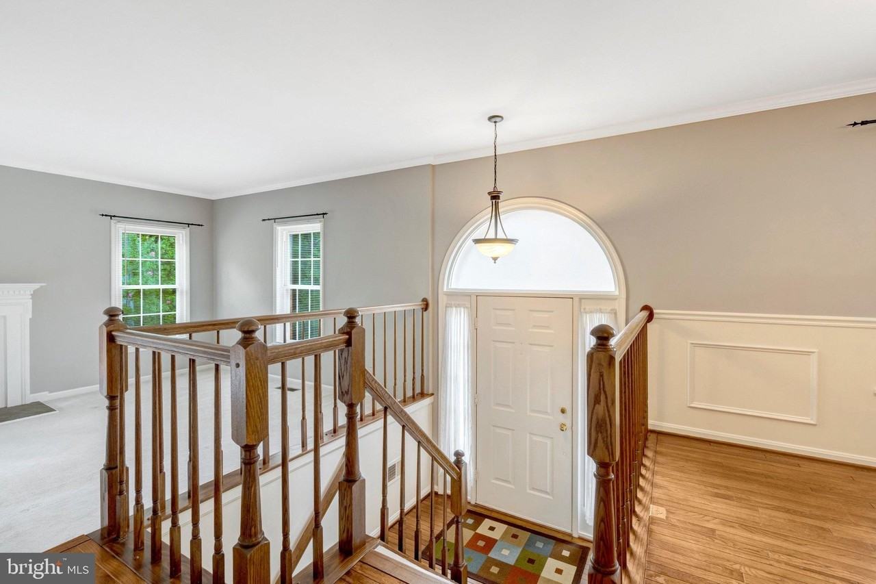5964 Norham Dr - Photo 4 of 50