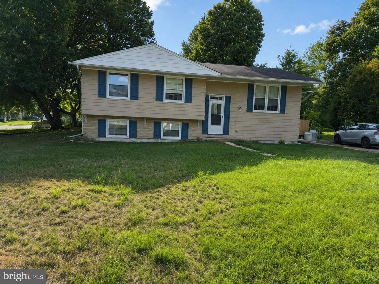 8018 Hammond St - Photo 2 of 16