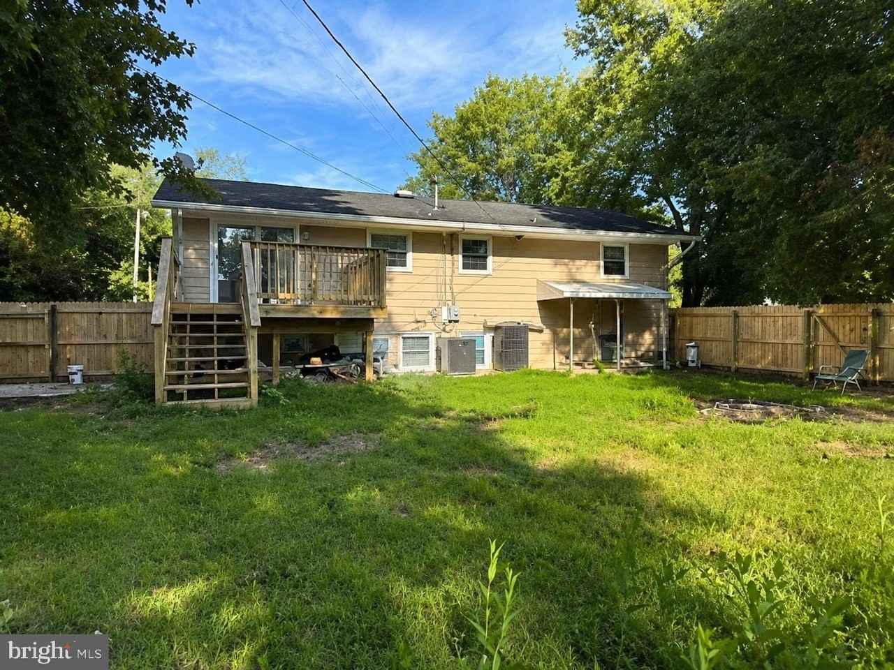 8018 Hammond St - Photo 6 of 16