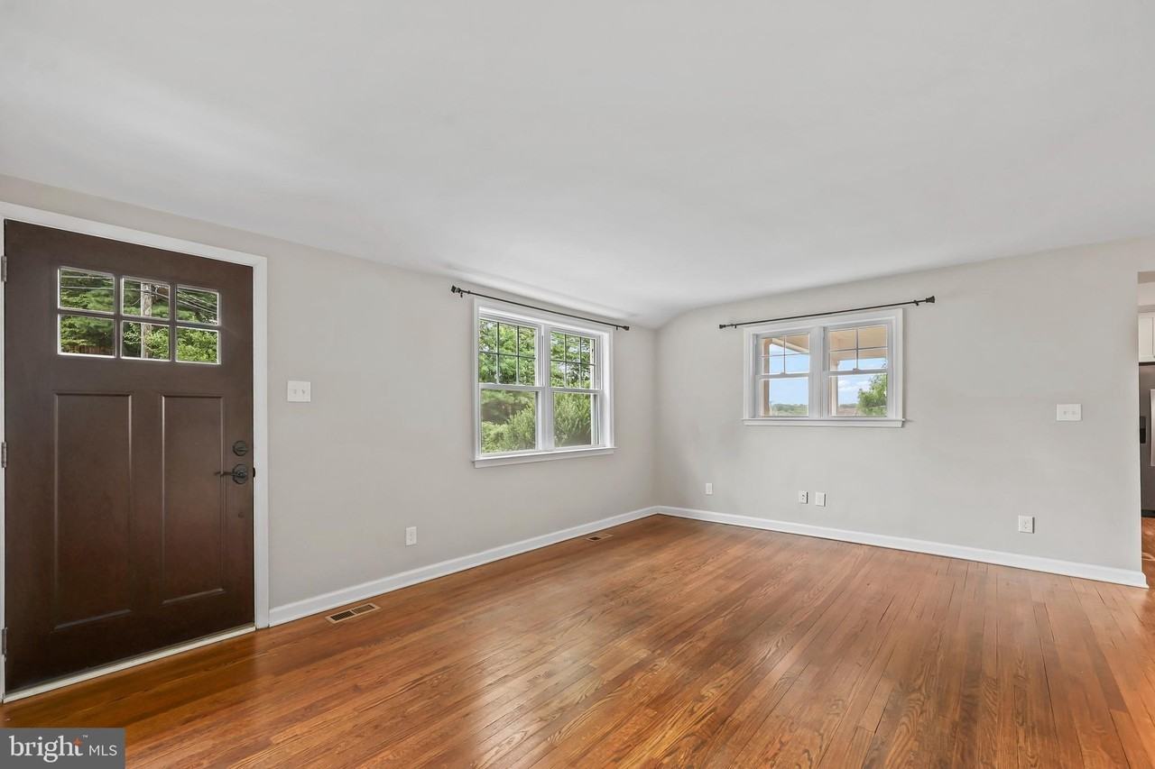 2722 Woodley Pl - Photo 6 of 38