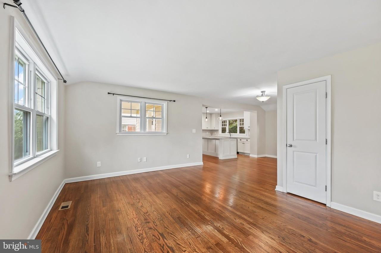 2722 Woodley Pl - Photo 7 of 38