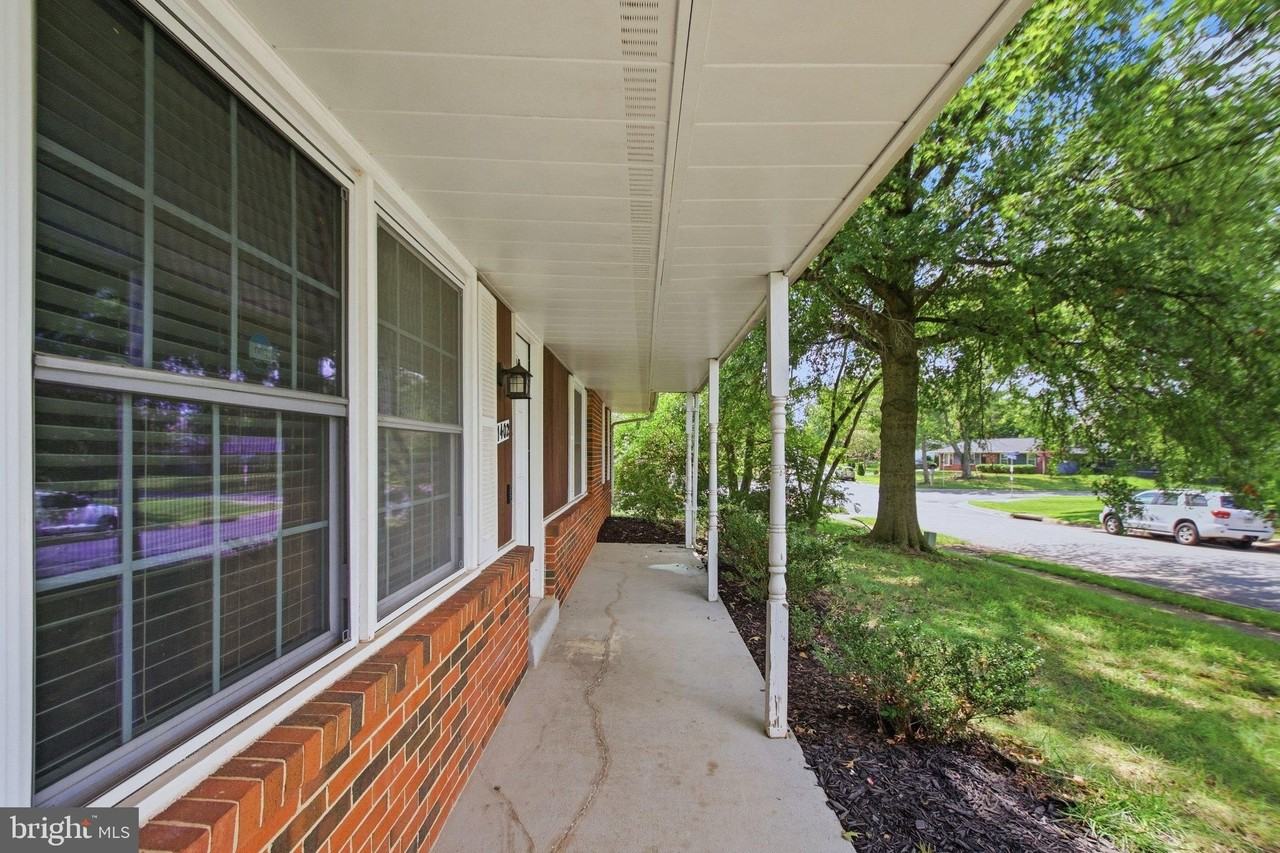 1402 N Amelia St - Photo 3 of 30
