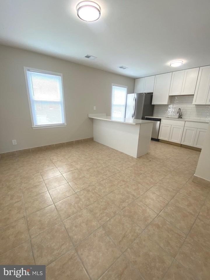 9715 Pickett Ln - Photo 4 of 29