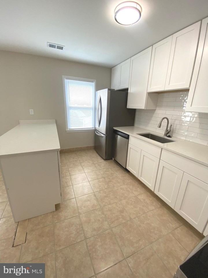 9715 Pickett Ln - Photo 5 of 29