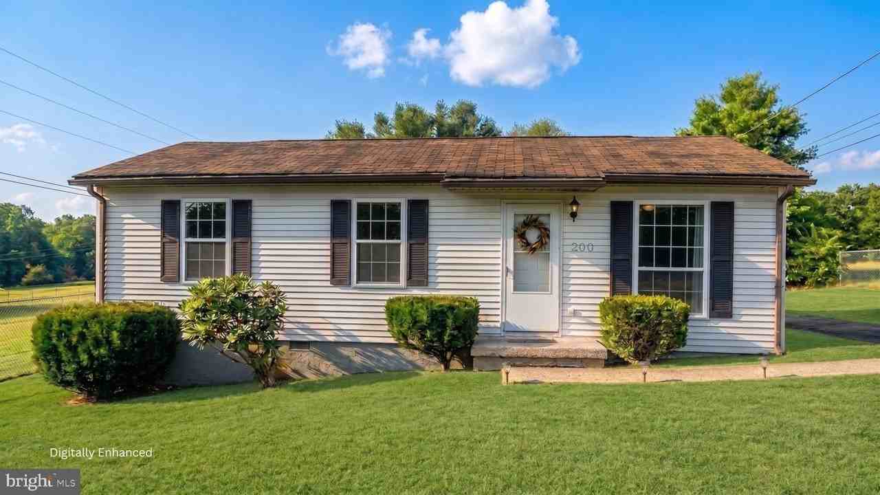 200 Peach Tree Dr - Photo 2 of 6