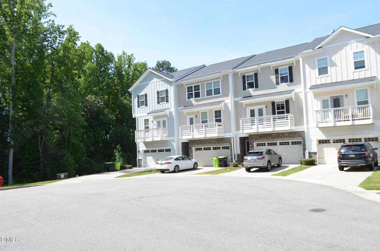 1124 Finch Ct - Photo 3 of 50