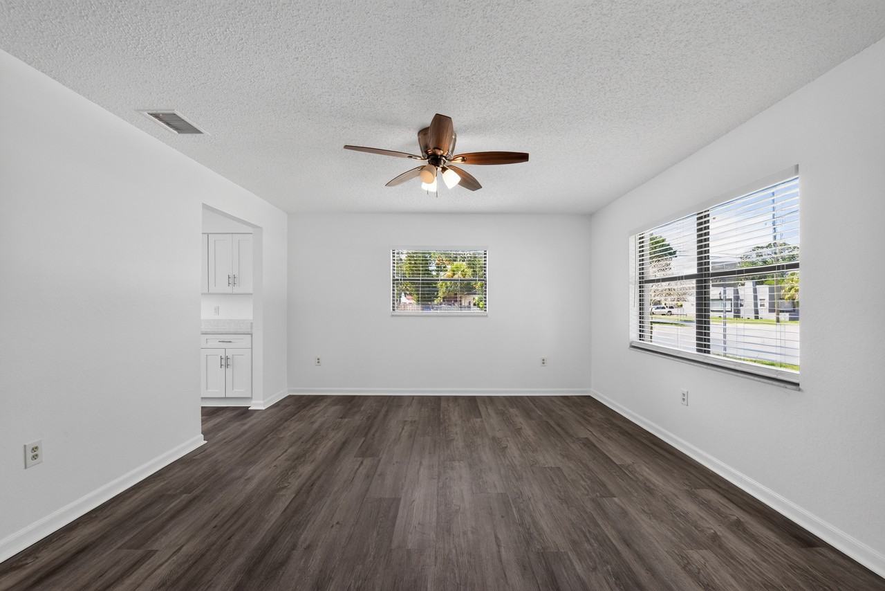 526 Rosery Rd Nw #B - Photo 4 of 13