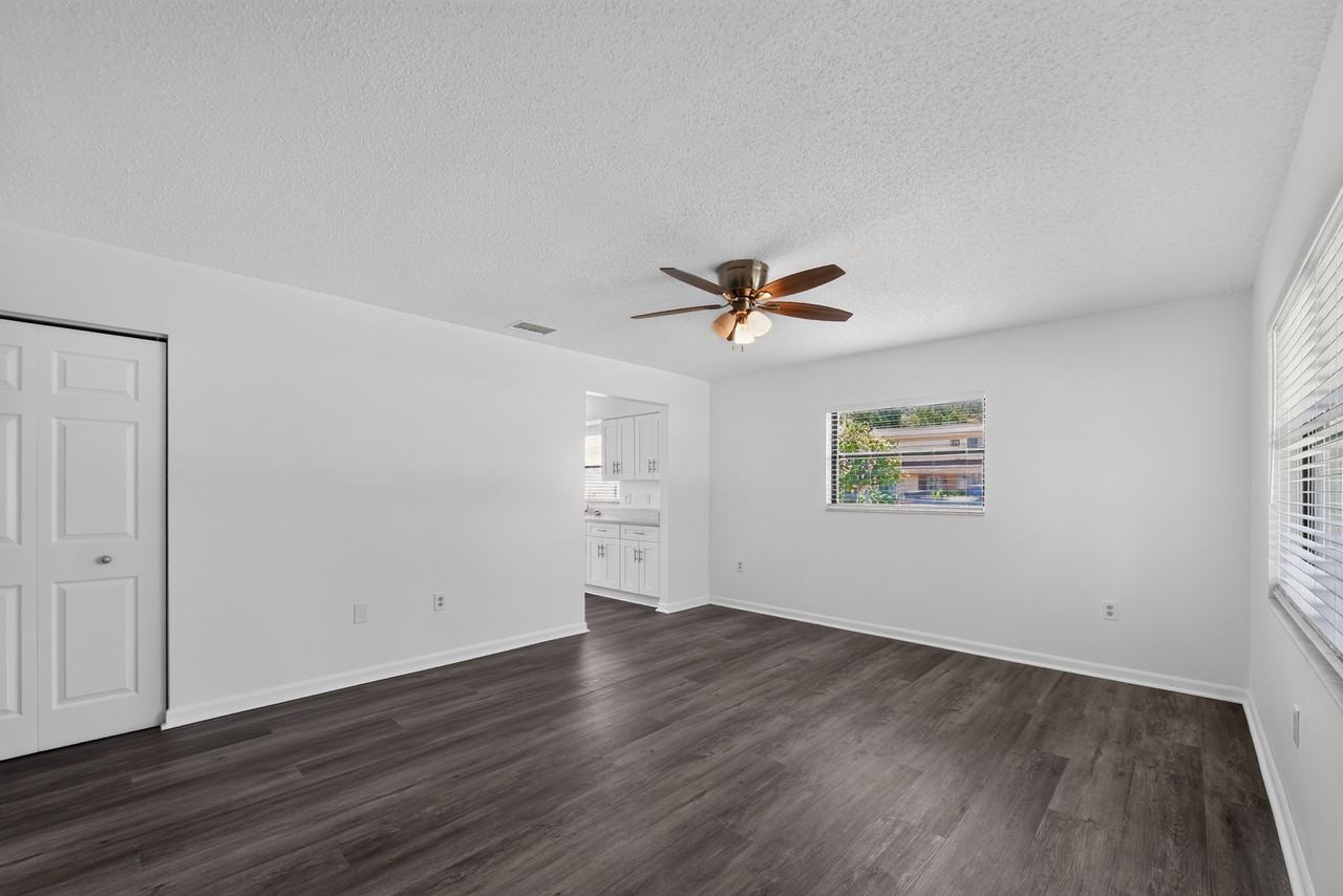 526 Rosery Rd Nw #B - Photo 5 of 13