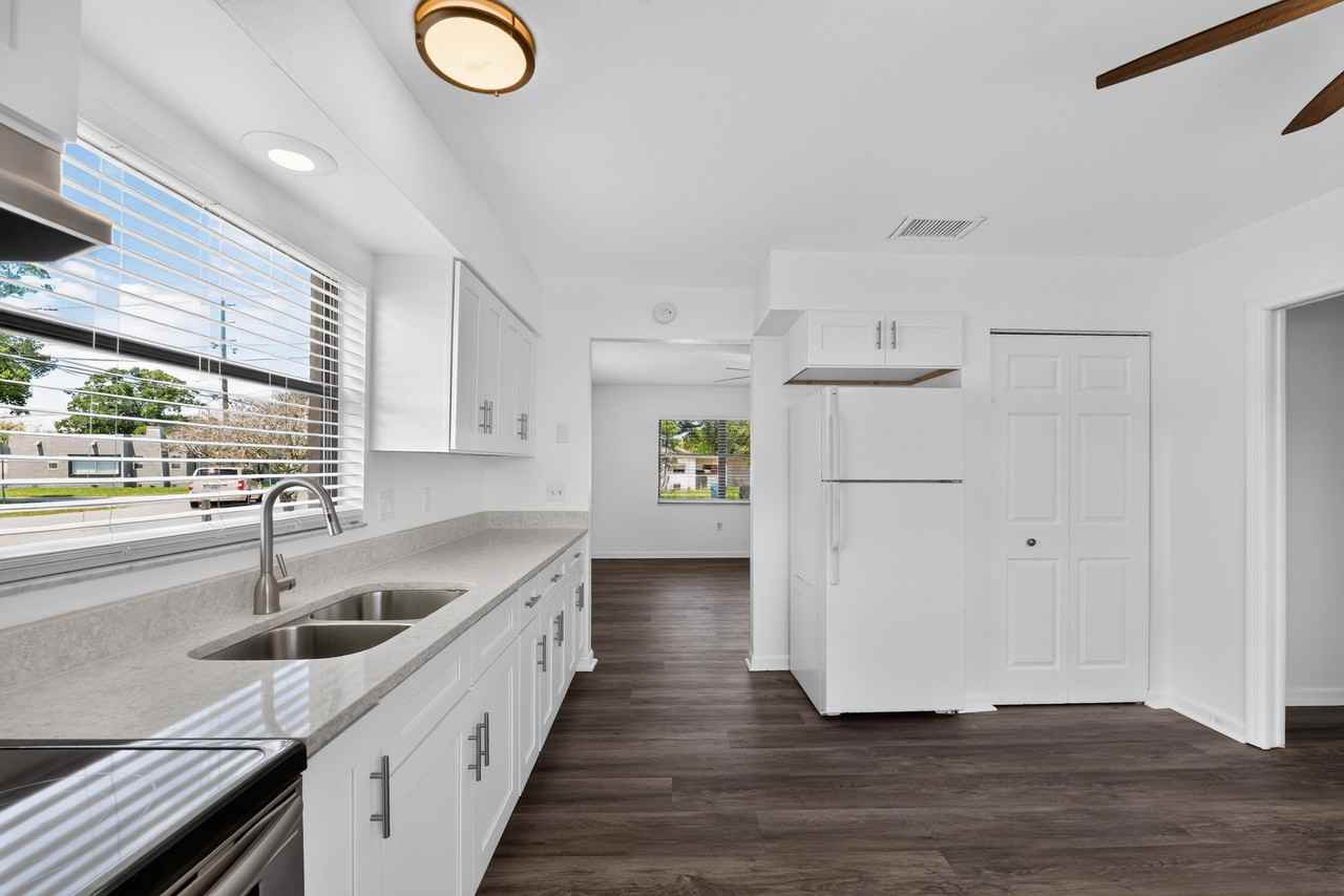 526 Rosery Rd Nw #B - Photo 7 of 13