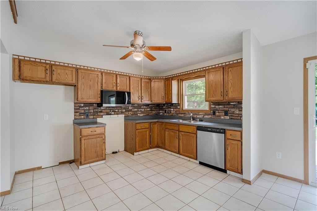 624 Angiline Dr #1 - Photo 3 of 17
