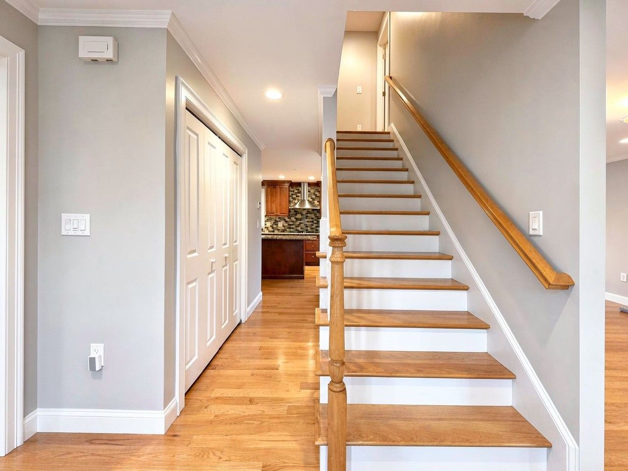 6 Dickson Ave - Photo 3 of 42