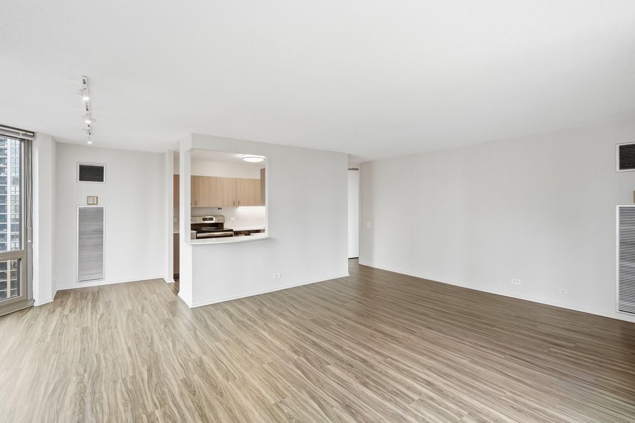 1130 N Dearborn St #2-2 - Photo 3 of 43