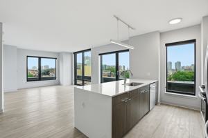 featured image of 1025 W Addison St #2-2