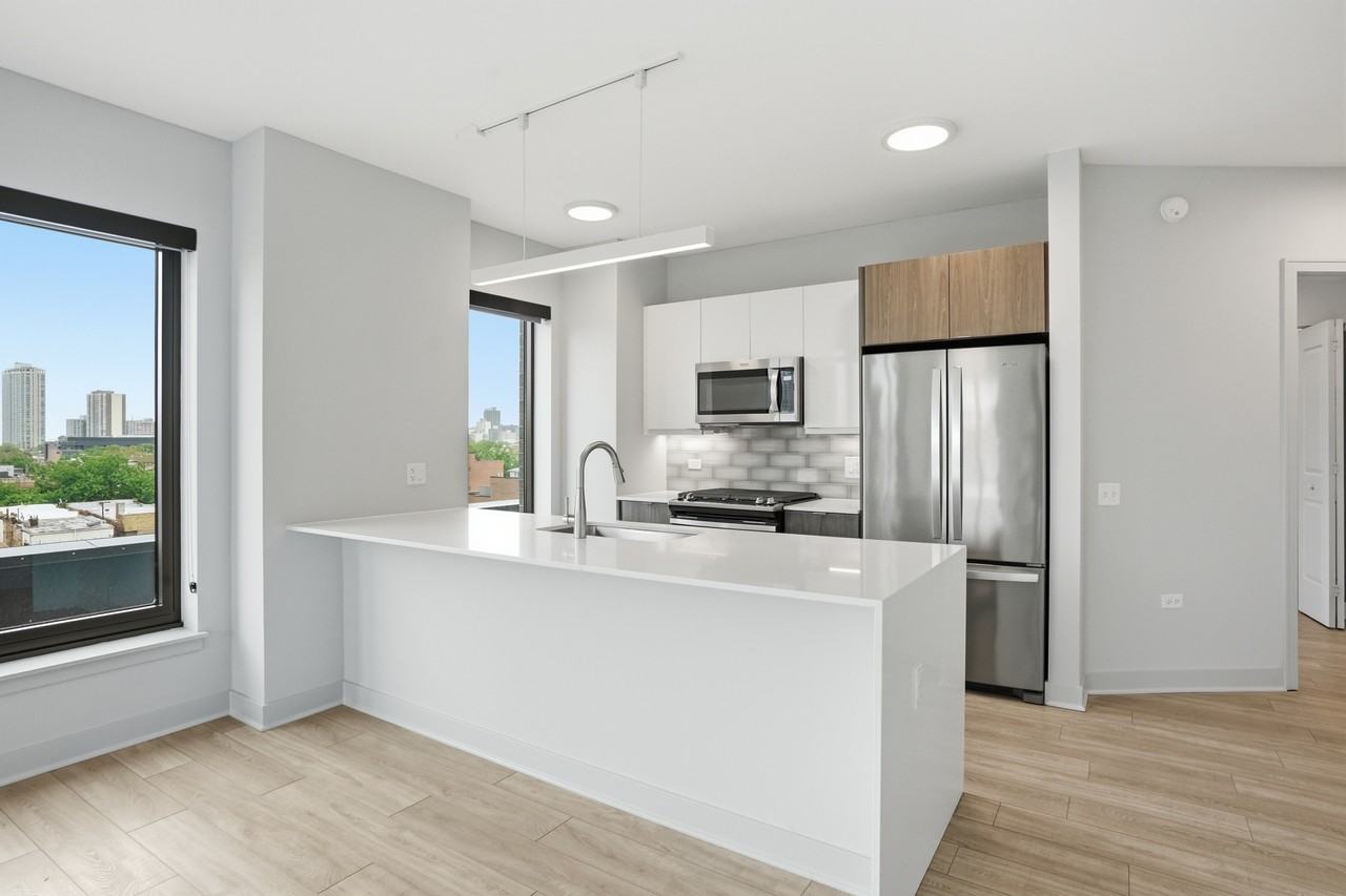 1025 W Addison St #2-2 - Photo 3 of 50