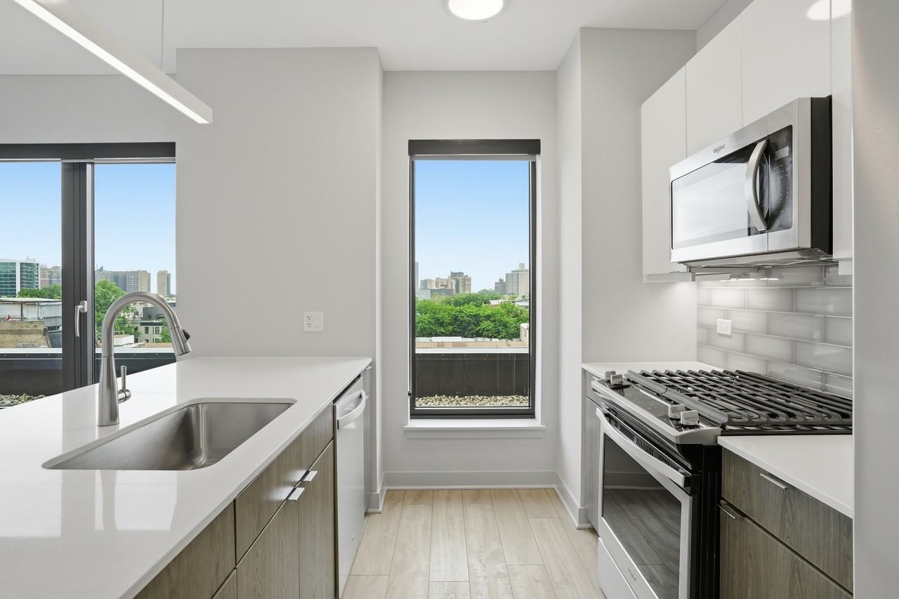 1025 W Addison St #2-2 - Photo 4 of 50