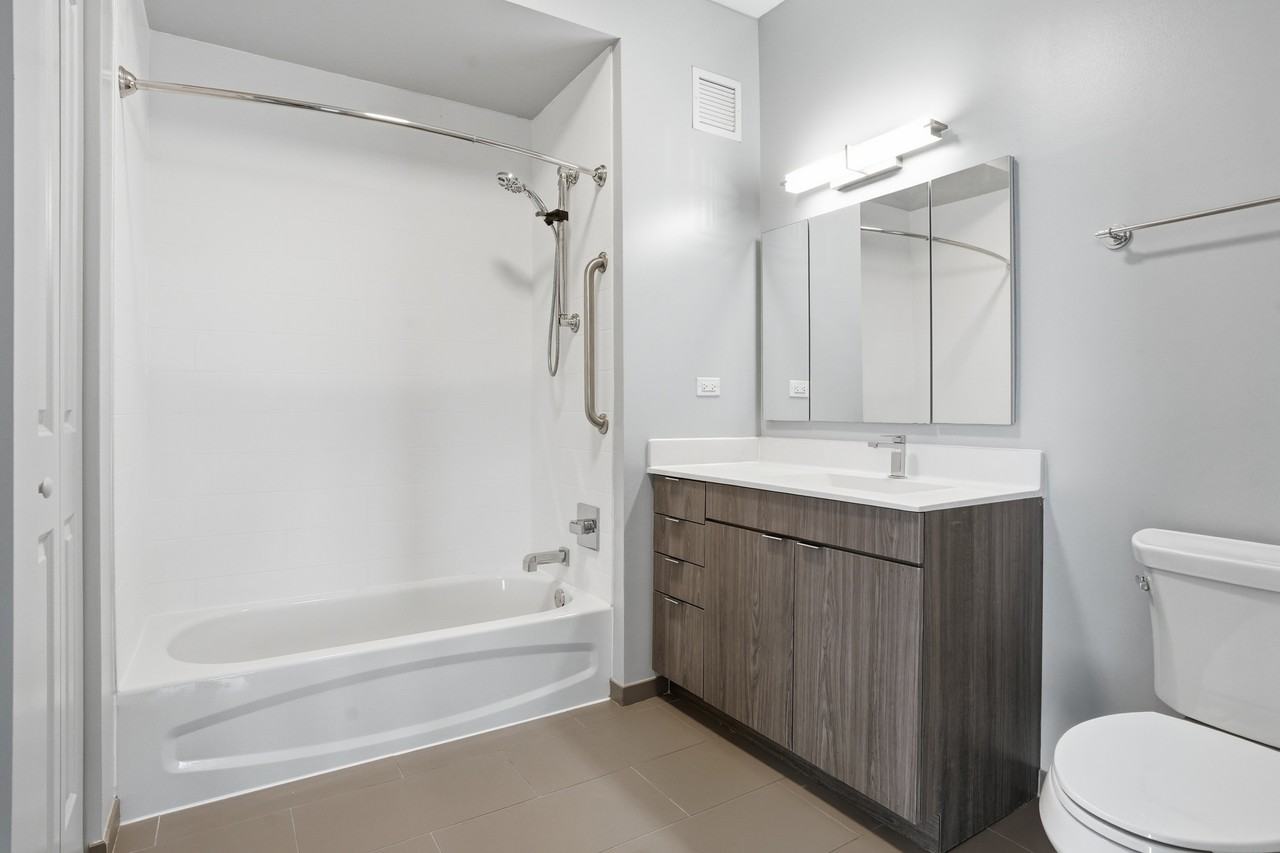 1025 W Addison St #2-2 - Photo 6 of 50