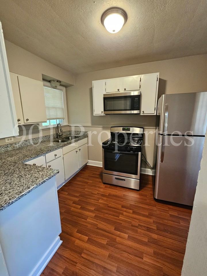 770 Goodman St #1 - Photo 4 of 10