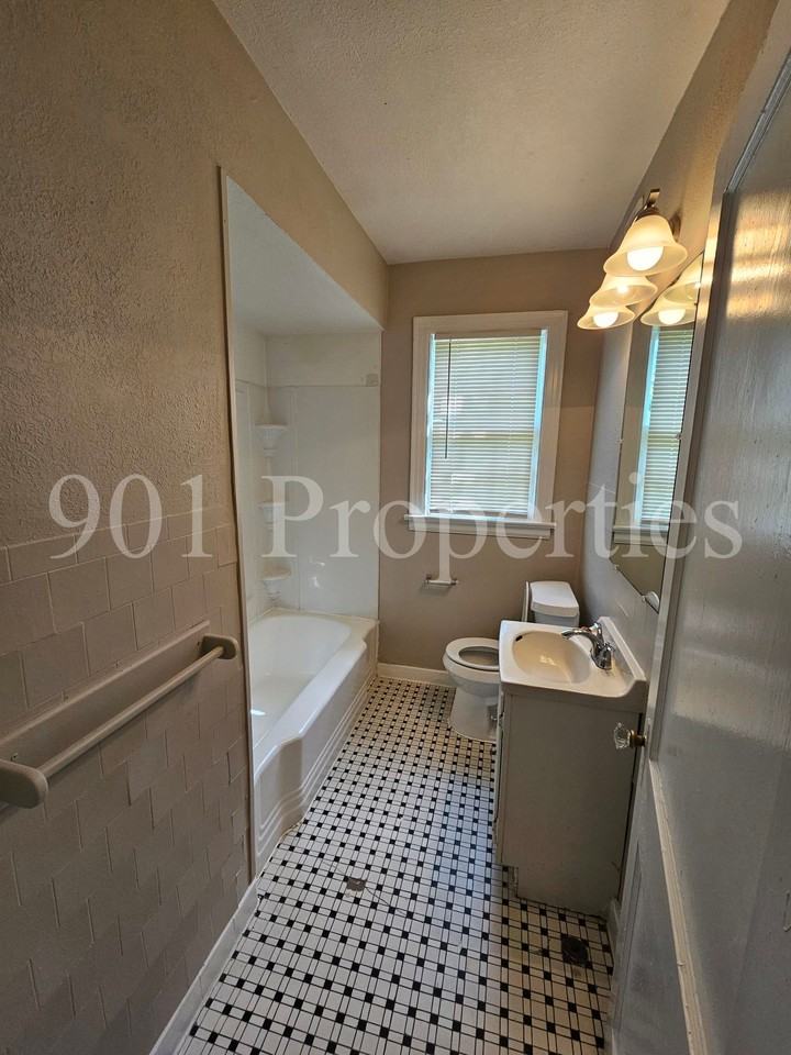 770 Goodman St #1 - Photo 6 of 10