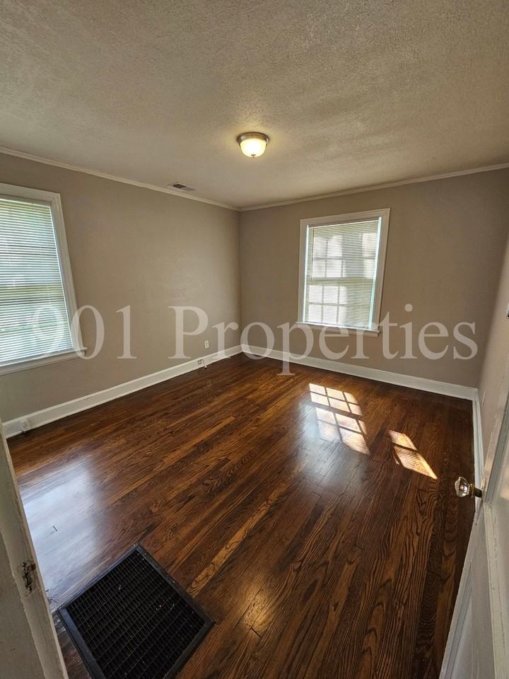 770 Goodman St #1 - Photo 7 of 10