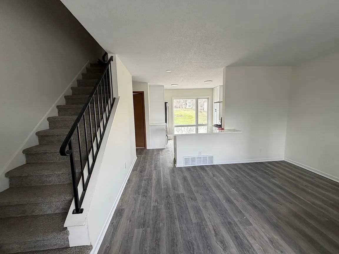 Elmwood Apartments - Photo 5 of 9