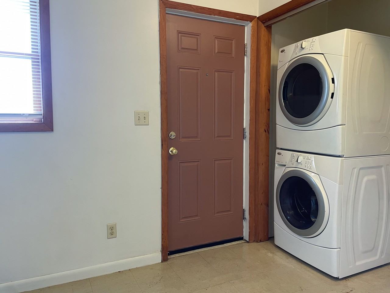401 E Snider St #3 - Photo 2 of 9