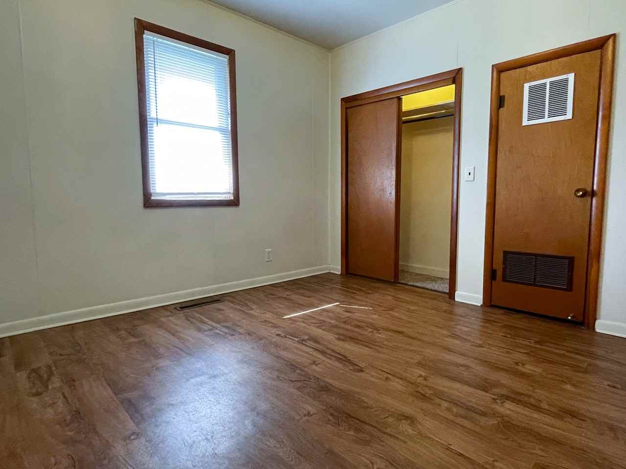 401 E Snider St #3 - Photo 3 of 9