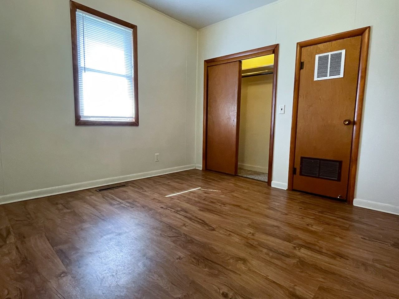 401 E Snider St #3 - Photo 4 of 9