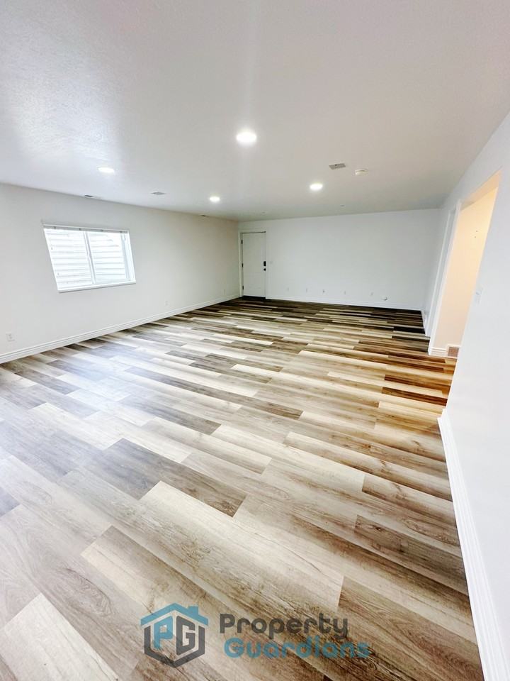 2786 S 1260 W - Photo 3 of 48