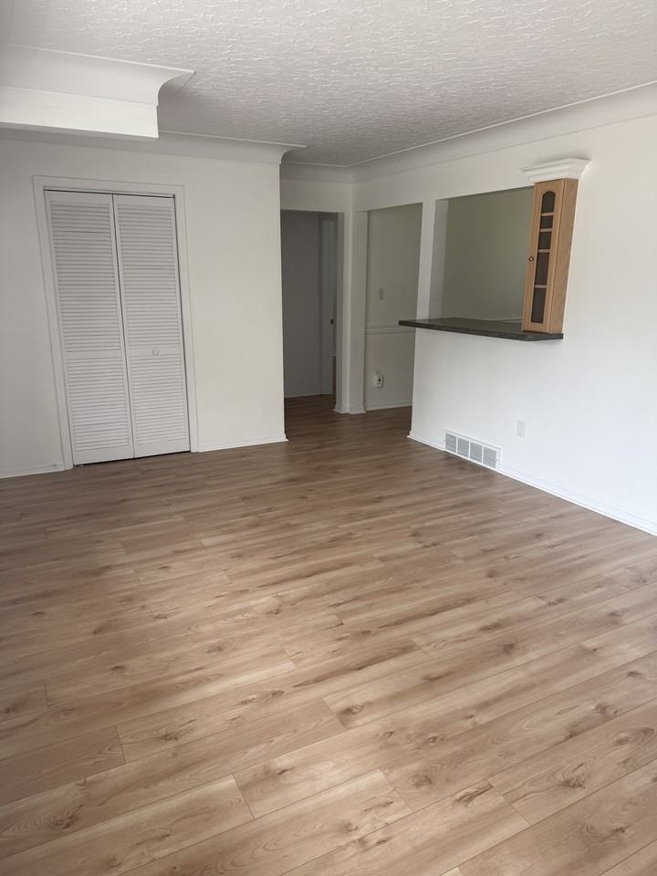 44 Valencourt Drive #Main - Photo 3 of 19