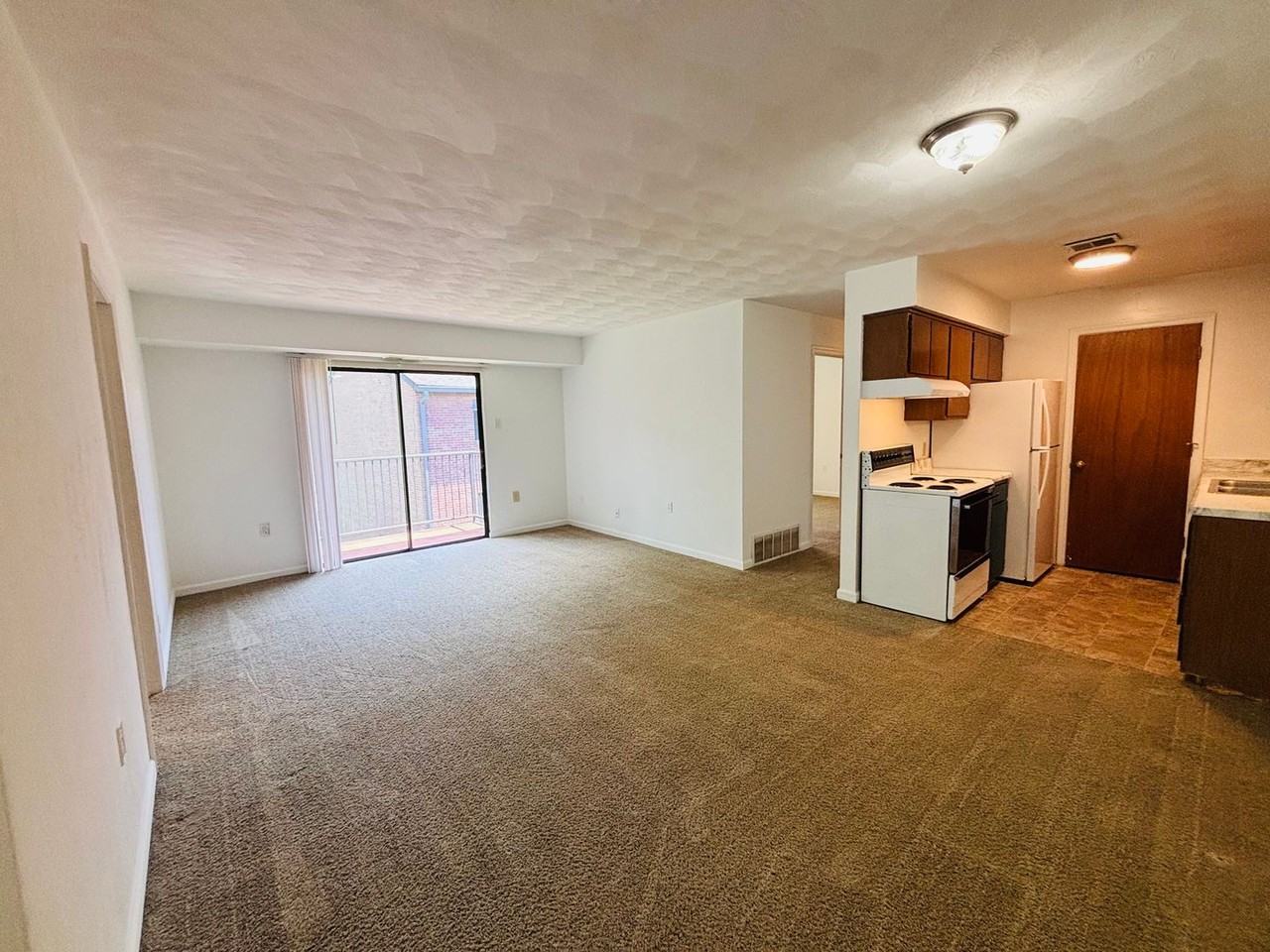 1000 Progress St Nw Apt K - Photo 2 of 12