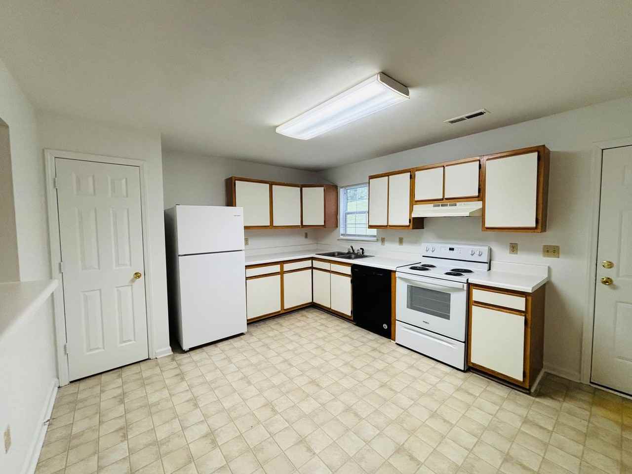 413 Laurence Ln - Photo 6 of 20