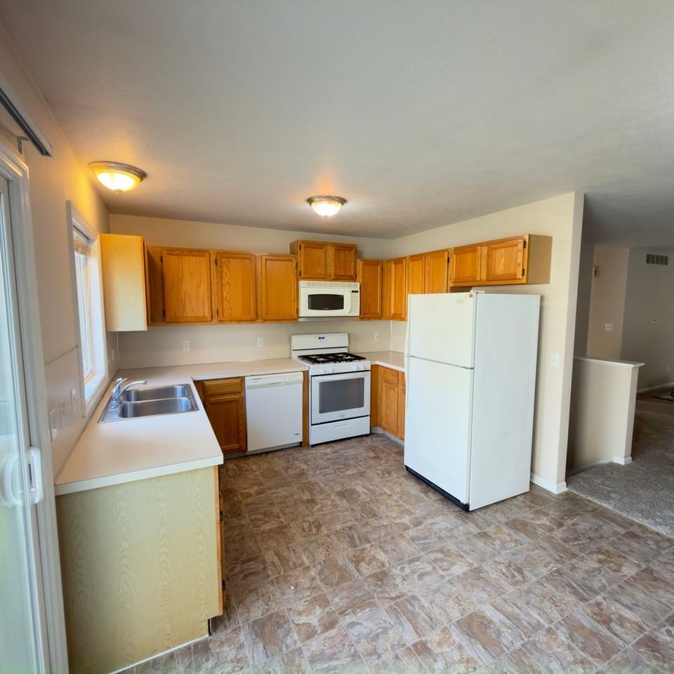 4443 Hillrise Ct Ne - Photo 3 of 20