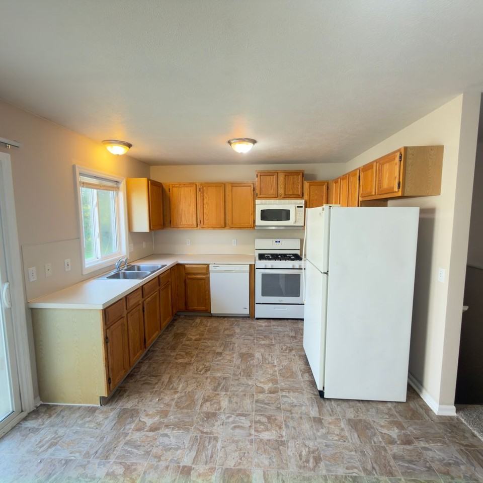 4443 Hillrise Ct Ne - Photo 4 of 20