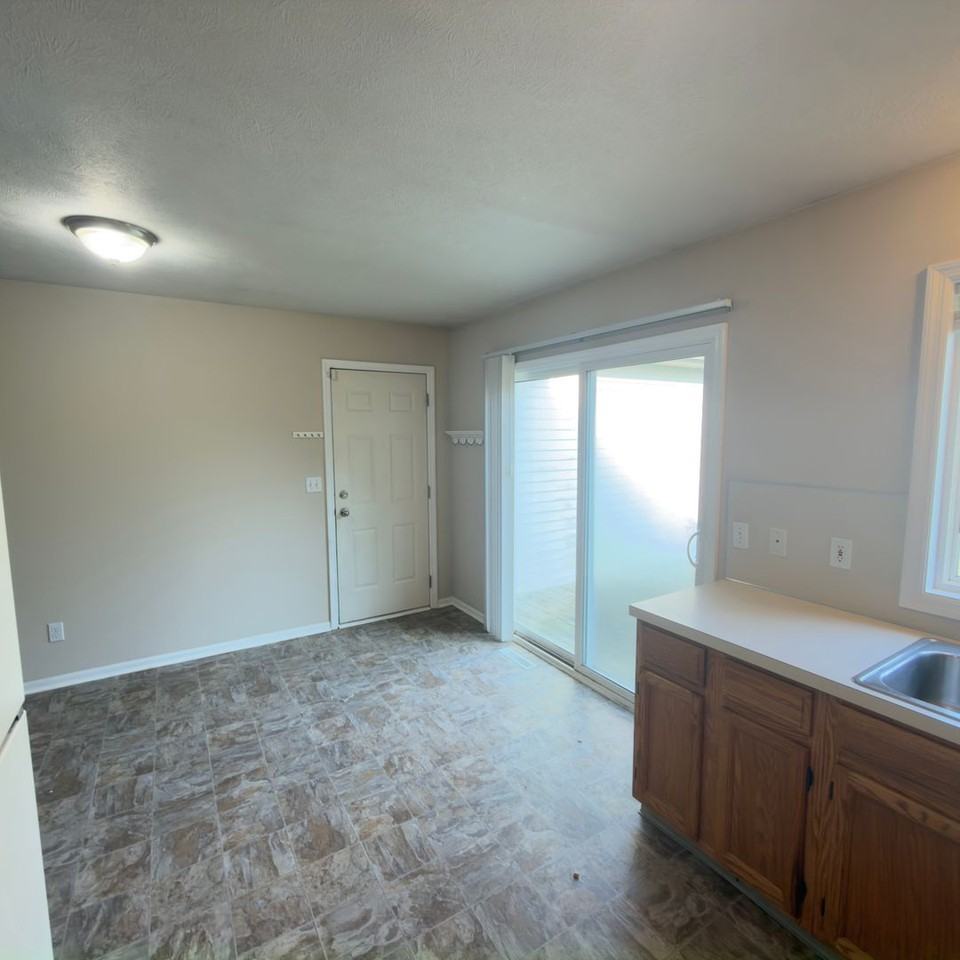 4443 Hillrise Ct Ne - Photo 6 of 20