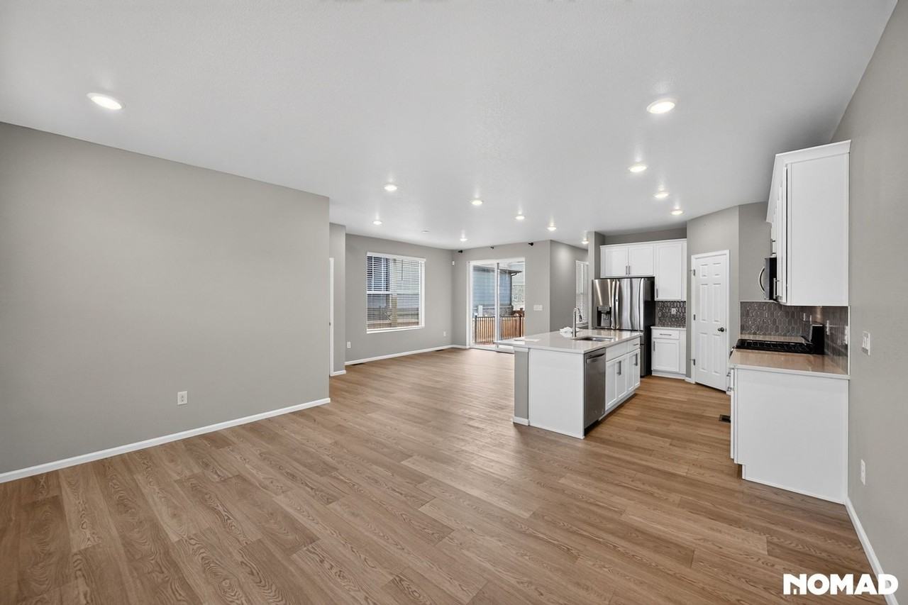 745 N Tempe St - Photo 5 of 38