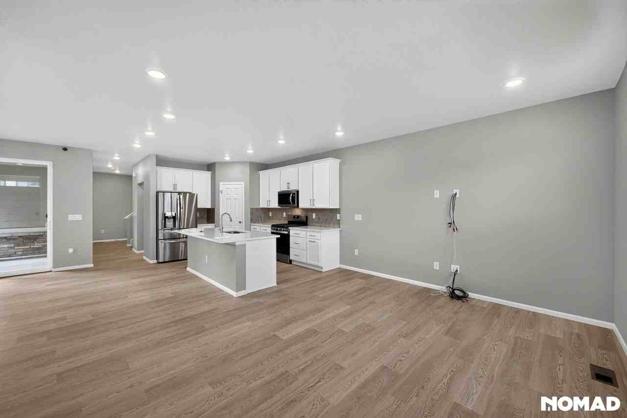 745 N Tempe St - Photo 7 of 38