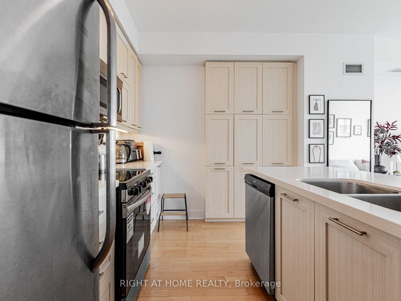 26 Norton Avenue #1603 - Photo 7 of 24