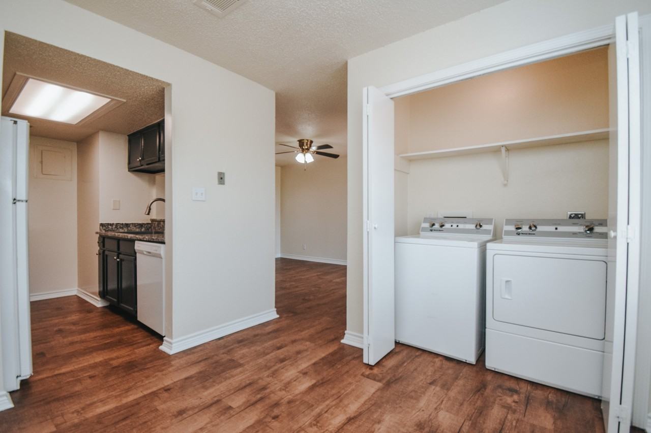 324 Costa Del Oro St - Photo 3 of 15