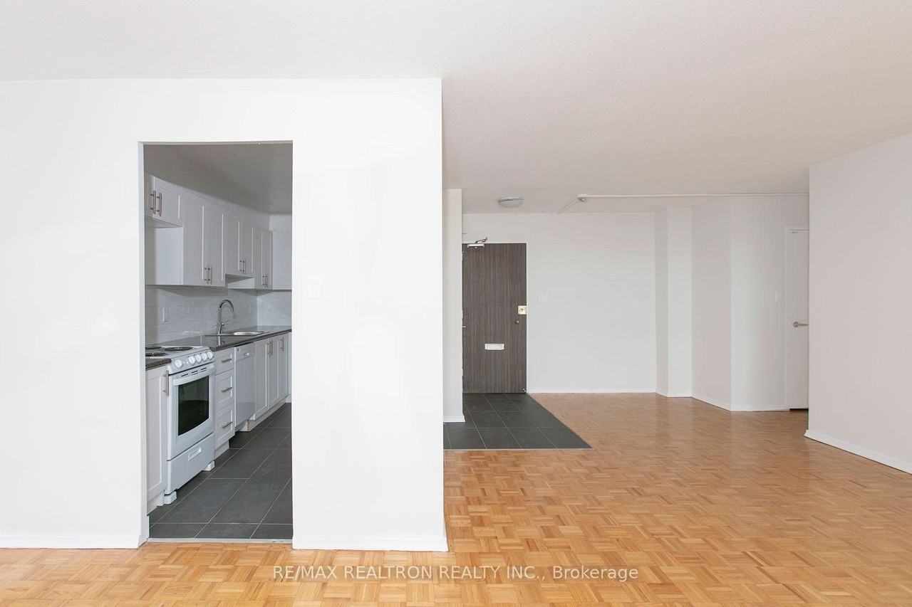 6200 Bathurst Street #601 - Photo 2 of 12