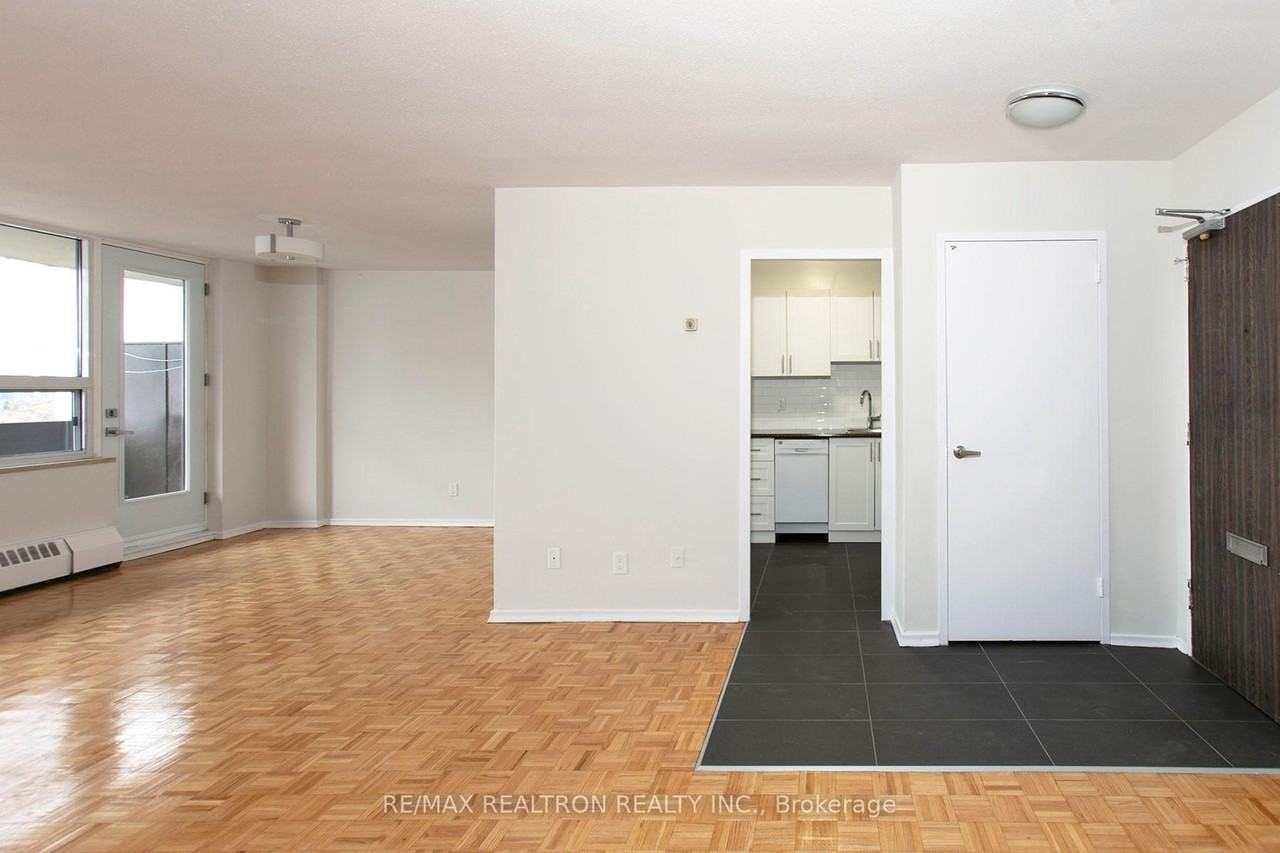 6200 Bathurst Street #601 - Photo 3 of 12